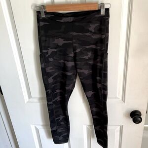 Athleta Ultimate Camo 7/8 Tight